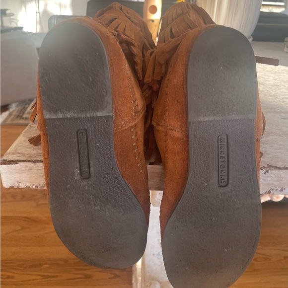 Minnetonka 3 later fringe boot size 7 - Picture 7 of 7